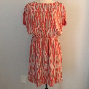 Cute elastic waist dress.